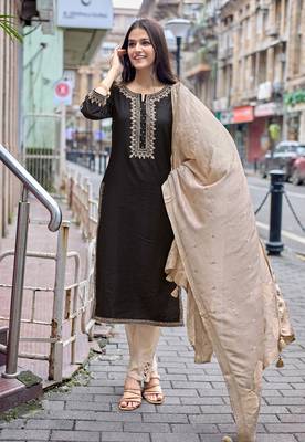Women Embroidered Straight Kurta With Trousers & Dupatta 1