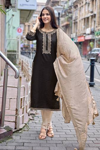 Women Embroidered Straight Kurta With Trousers & Dupatta