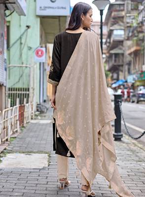 Women Embroidered Straight Kurta With Trousers & Dupatta 2