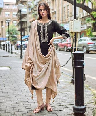 Women Embroidered Straight Kurta With Trousers & Dupatta 5