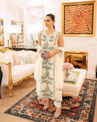 Ivory Sleeveless Georgette Kurti Pant Dupatta Set Embroidered Salwar Suit Festival Wear Dress 1