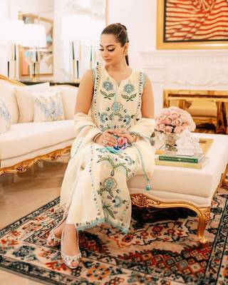 Ivory Sleeveless Georgette Kurti Pant Dupatta Set Embroidered Salwar Suit Festival Wear Dress 3