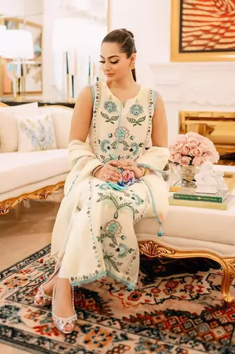 Ivory Sleeveless Georgette Kurti Pant Dupatta Set Embroidered Salwar Suit Festival Wear Dress
