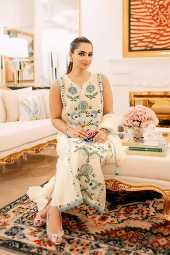 Ivory Sleeveless Georgette Kurti Pant Dupatta Set Embroidered Salwar Suit Festival Wear Dress
