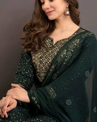 Green embroidered Kurti Pant Set  2