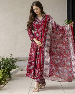 Women  Rayon Printed Work Flared Kurta Pant and Dupatta Set 1