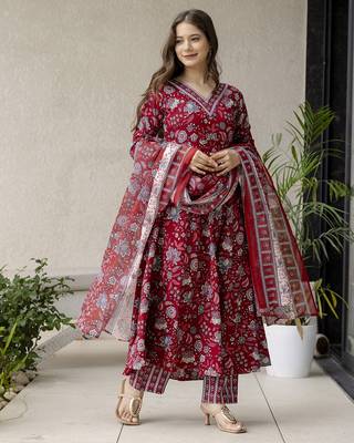 Women  Rayon Printed Work Flared Kurta Pant and Dupatta Set 3