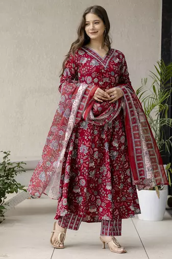 Women  Rayon Printed Work Flared Kurta Pant and Dupatta Set