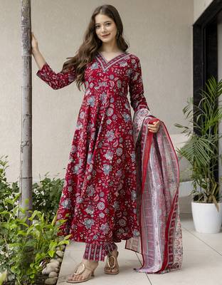 Women  Rayon Printed Work Flared Kurta Pant and Dupatta Set 5