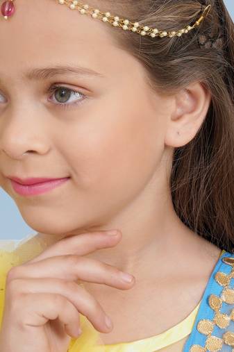 Girls gold-plated kundan-studded & beads beaded layered matha patti