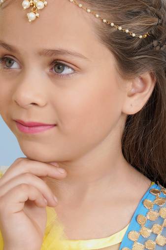 Girls gold-plated kundan-studded & beaded layered matha patti