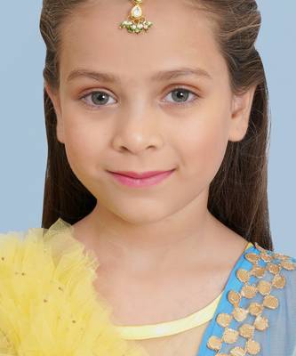 Girls gold-plated kundan studded & beads beaded maang tikka 4