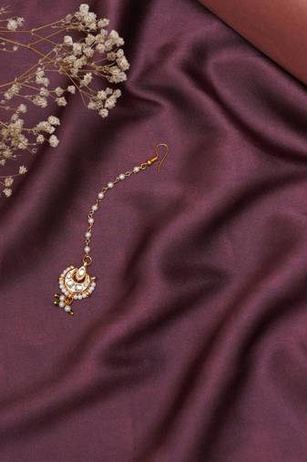 Gold-plated kundan-studded & pearls-beaded maang tikka