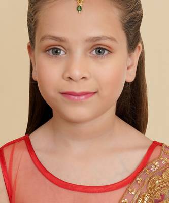 Girls gold-plated kundan studded & beads beaded maang tikka 4