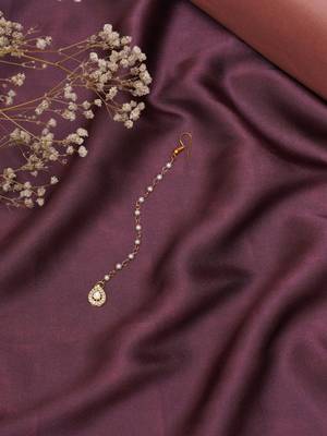 Gold-plated kundan studded maang tikka 1