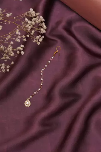 Gold-plated kundan studded maang tikka