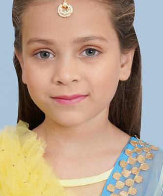   girls gold-plated kundan studded maangtikka 4
