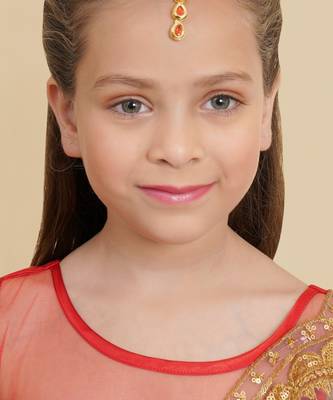 Girls gold-plated kundan studded maangtikka 4