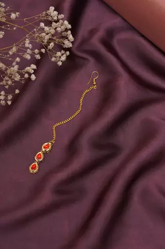 Girls gold-plated kundan studded maangtikka