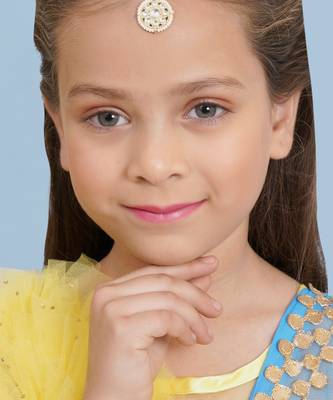 Girls gold-plated kundan studded & beads beaded maang tikka 4