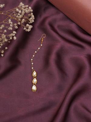 Girls gold-plated kundan studded maangtikka 1