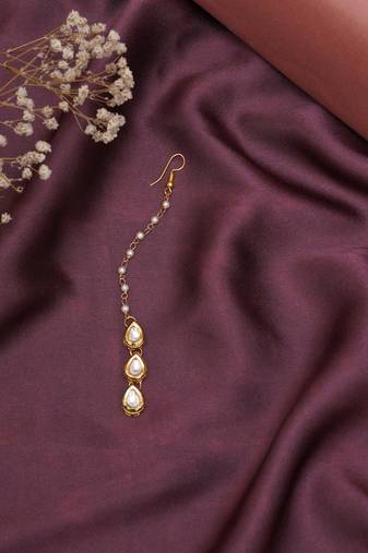 Girls gold-plated kundan studded maangtikka