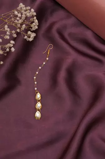 Girls gold-plated kundan studded maangtikka