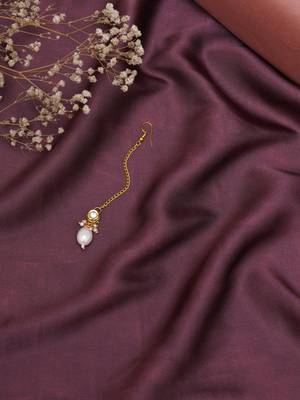 Girls gold-plated kundan studded maang tikka 1