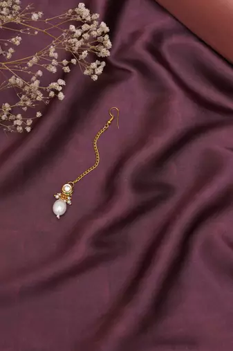 Girls gold-plated kundan studded maang tikka