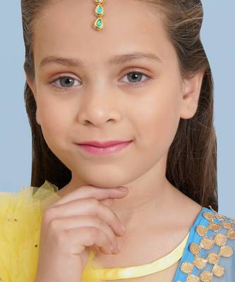 Girls gold-plated kundan studded maang tikka 4