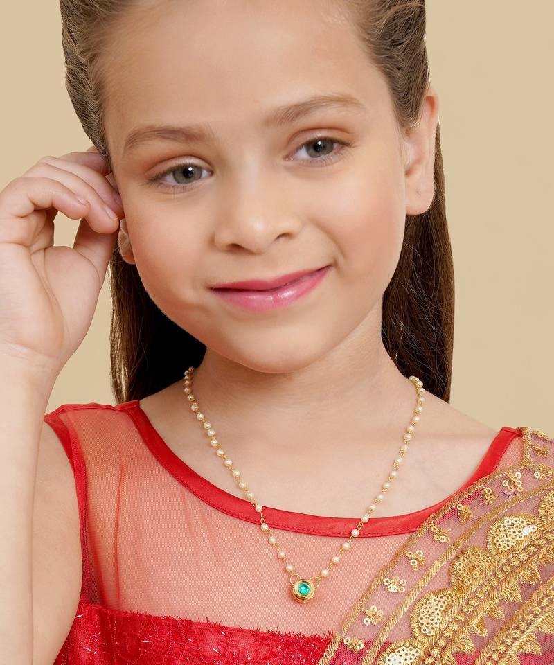 Girls gold-plated kundan studded & beaded necklace