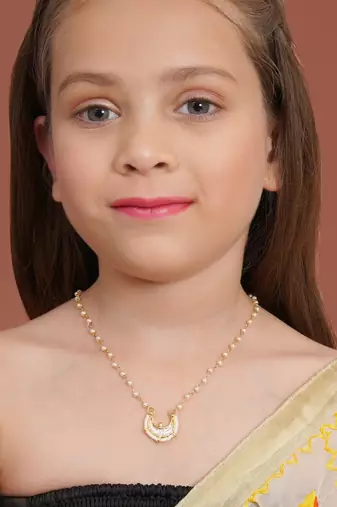 Girls gold-plated kundan studded & beaded necklace