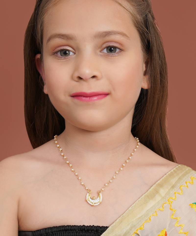 Girls gold-plated kundan studded & beaded necklace