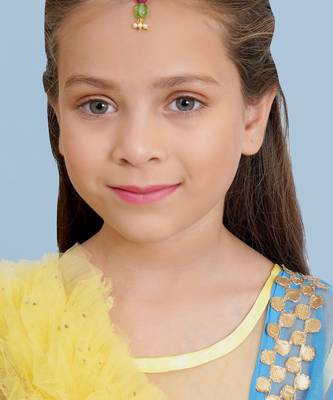 Girls gold-plated kundan studded & beaded maang tikka 4