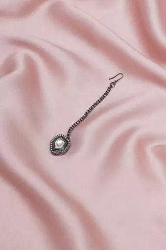 Girls silver-plated kundan-studded maang tikka