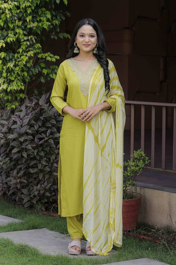 Vibrant Liril Green Kurta Set with Tie-Dye Dupatta     Elegant Festive & Party Wear