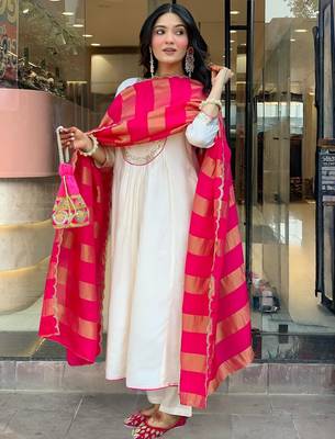 Women's  Embroidery Work Chanderi Flared Kurta Pant and Dupatta Set 3