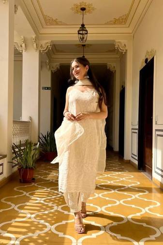 Ivory Sleeveless Chikankari Kurti Pant Dupatta