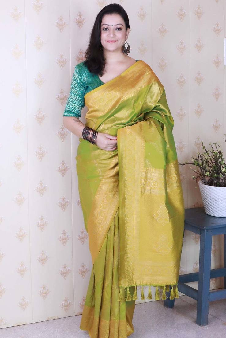 mehendi soft art silk saree with unstiched blouse
