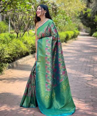 Green woven kanchipuram silk saree with blouse piece 2
