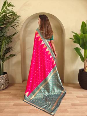 Pink woven kanchipuram silk saree with blouse piece 2