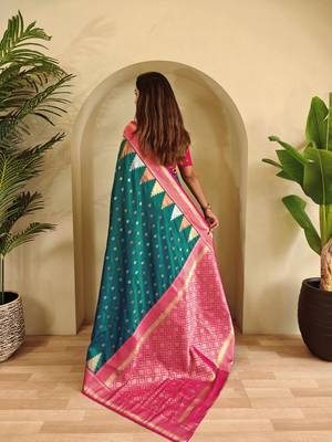 Teal woven kanchipuram silk saree with blouse piece 2