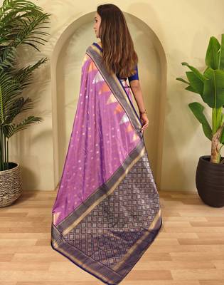 Lavender woven kanchipuram silk saree with blouse piece 2
