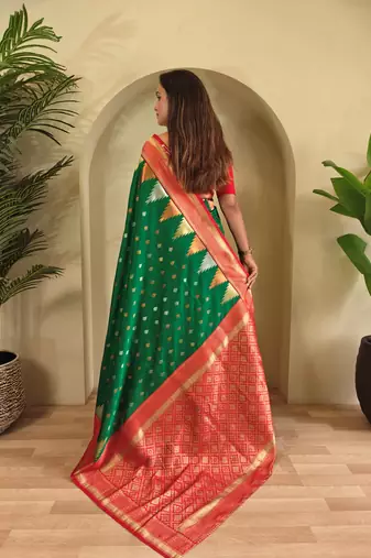 Green woven kanchipuram silk saree with blouse piece