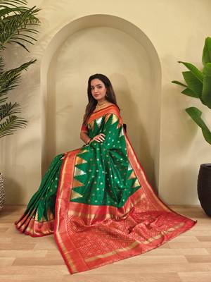 Green woven kanchipuram silk saree with blouse piece 4