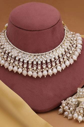 White color kundan necklace set