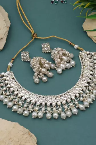 White color kundan necklace set