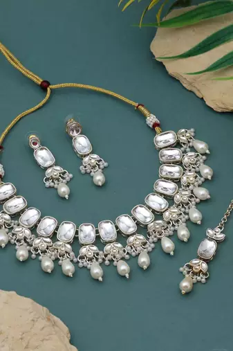 White color kundan necklace set