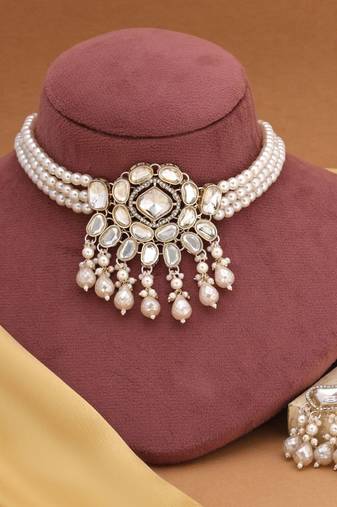 White color choker kundan necklace set