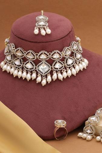 White color choker kundan necklace set